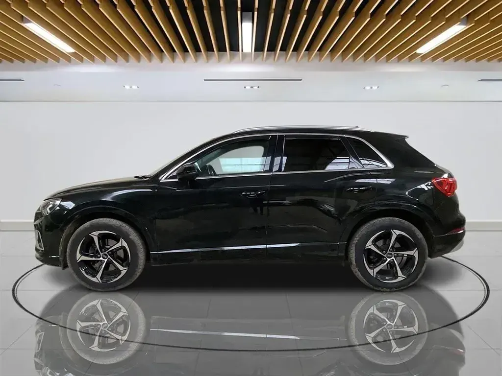 Używany Audi Q3 Sport 150 KM (110 kW) 2019 Czarny SUV