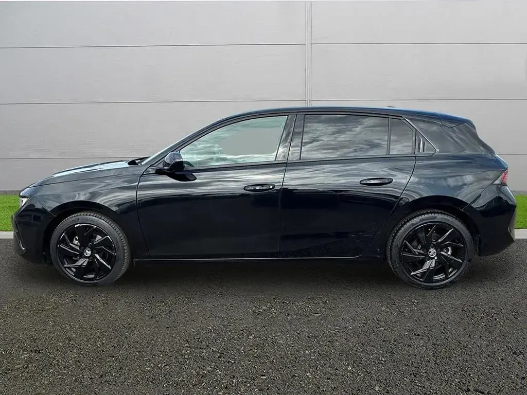 Used Vauxhall Astra 130 HP (95 kW) 2023 Black Hatchback