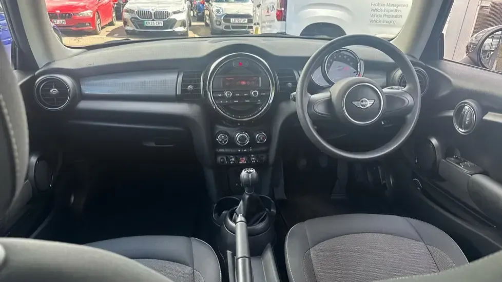 Used Mini Cooper Hatch 136 HP (100 kW) 2017 Red Hatchback