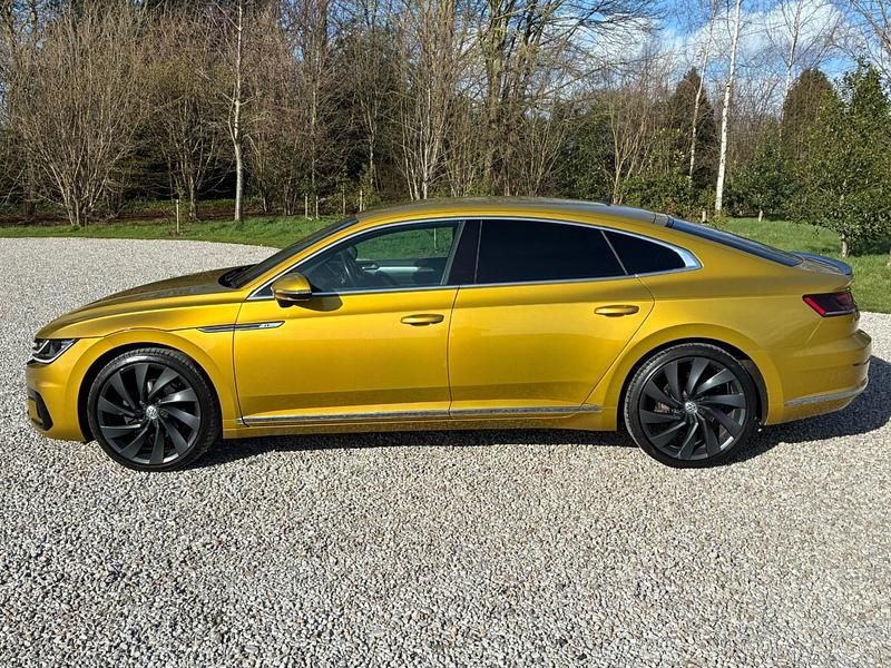Begagnad VW Arteon R-line 190 HK (139 kW) 2018 Gul Halvkombi
