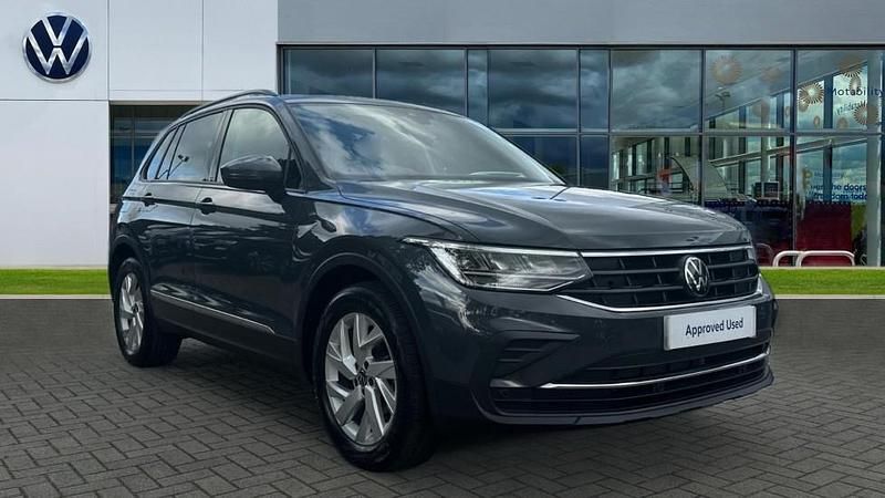 Dolphin grey metallic Used 2023 VW Tiguan Life SUV | £25,690 (A bit pricey) - Image 1/4