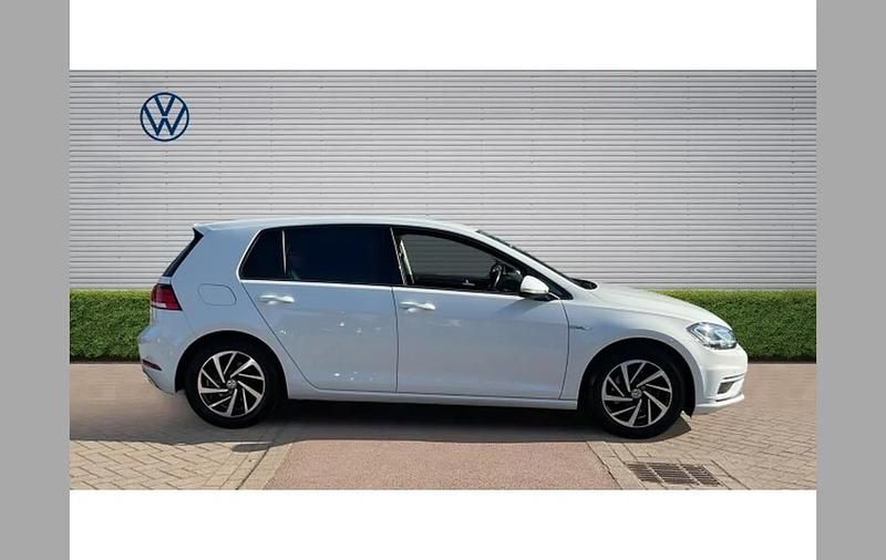 Begagnad VW Golf VIII Edition 130 HK (95 kW) 2020 Vit Halvkombi