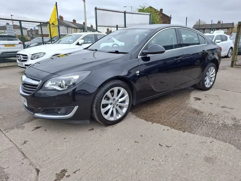 Used Vauxhall Insignia SRi 136 HP (100 kW) 2016 Black Hatchback