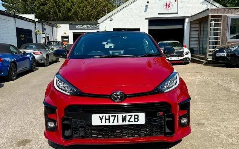 Używany Toyota Yaris 272 KM (200 kW) 2021 Czerwony Hatchback
