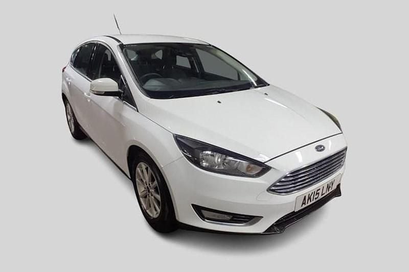 Used Ford Focus Titanium 125 HP (91 kW) 2015 White Hatchback