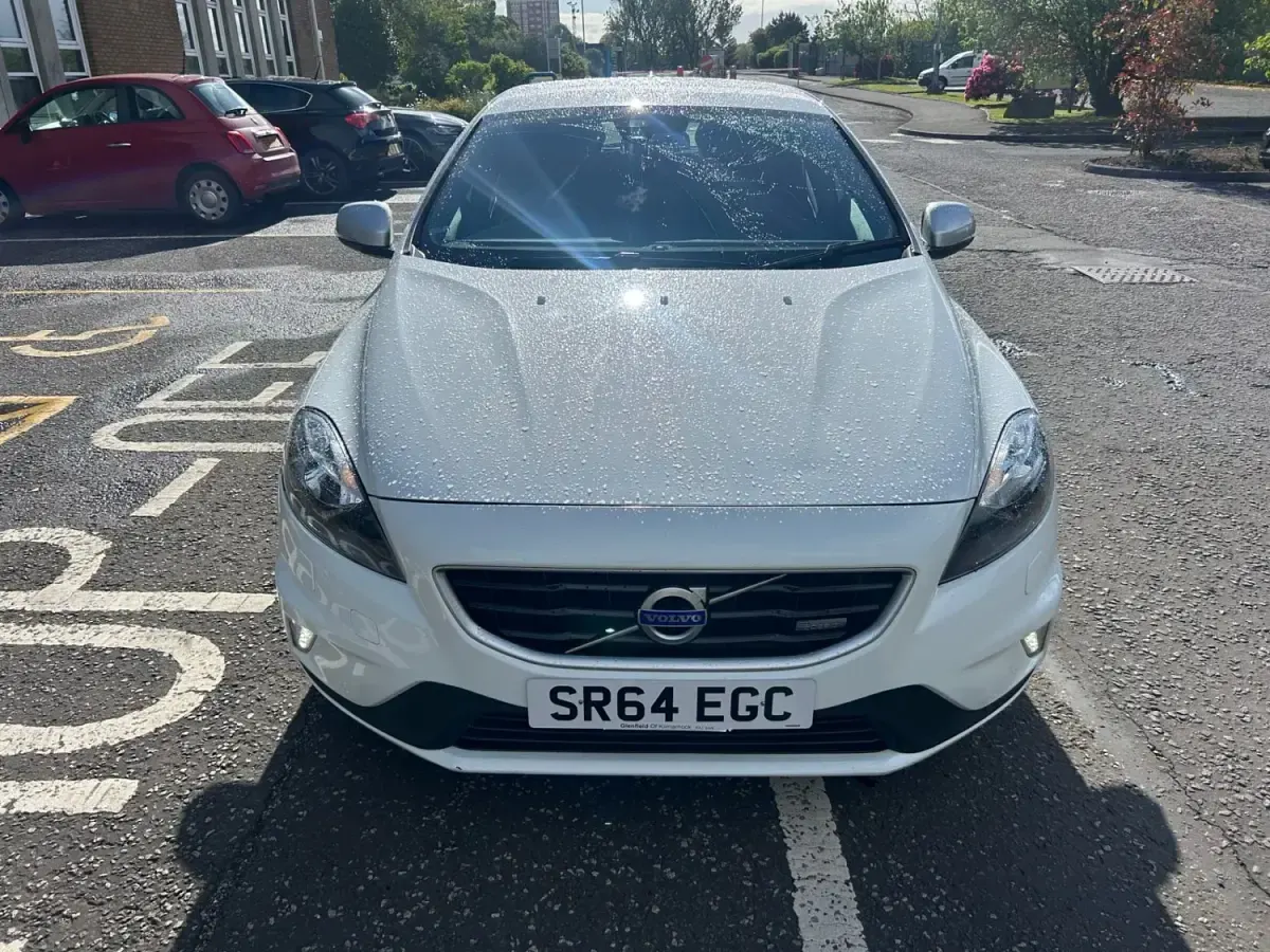 Gebraucht Volvo V40 R-Design 115 PS (84 kW) 2014 Weiß Kleinwagen