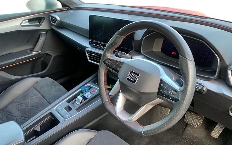 Used Seat Leon FR Sport 150 HP (110 kW) 2022 Red Estate