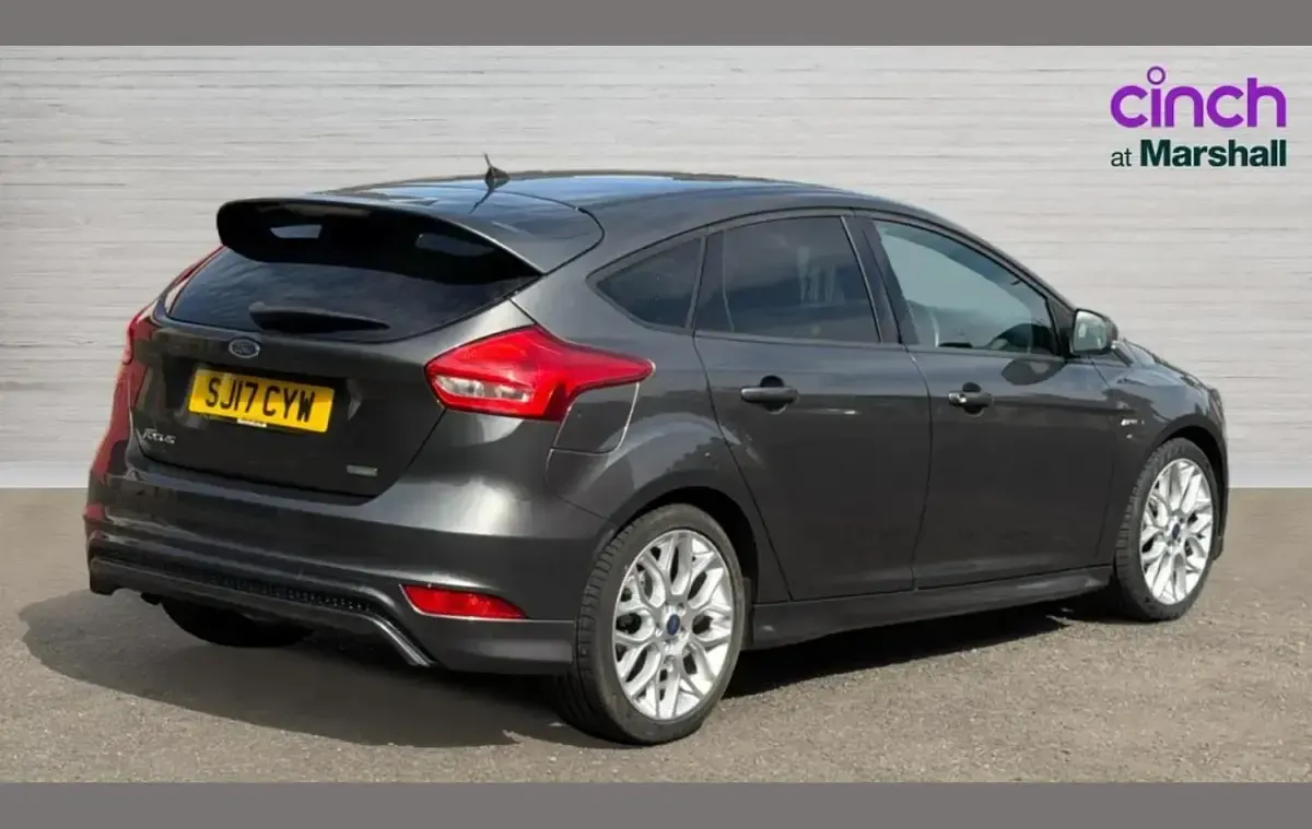 Used Ford Focus ST-Line 125 HP (91 kW) 2017 Grey Hatchback