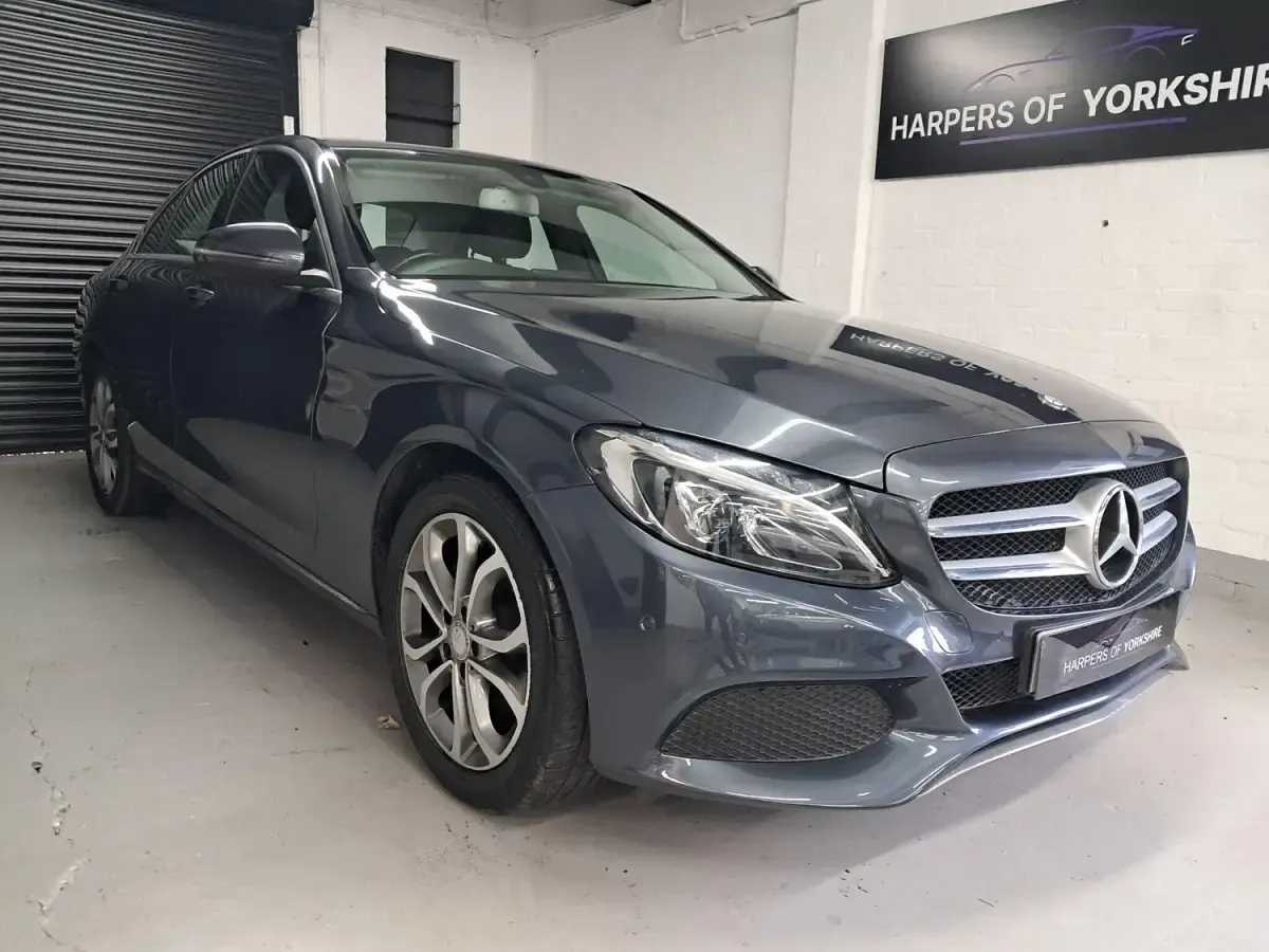 Usado Mercedes C200 136 HP (100 kW) 2016 Cinzento Sedan