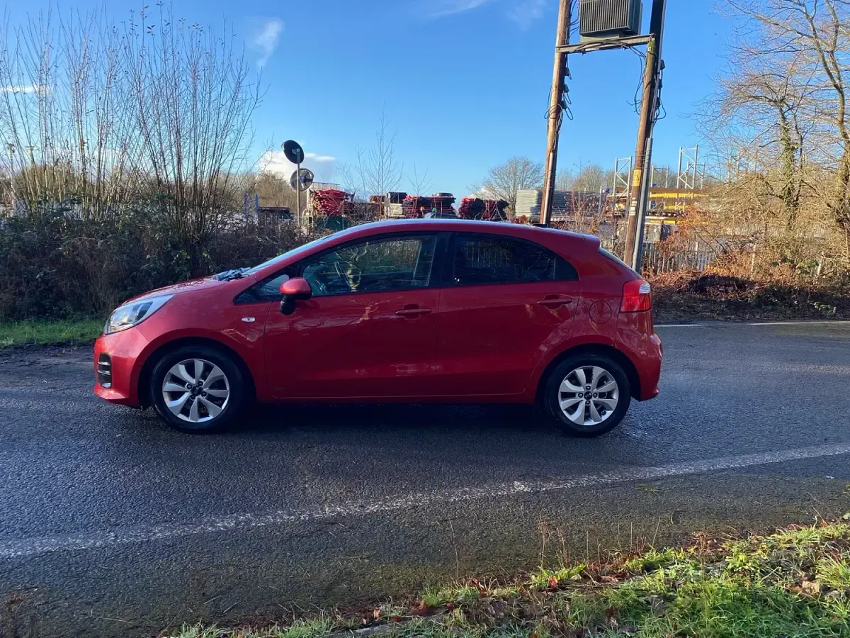 Used Kia Rio 2015 Red Hatchback