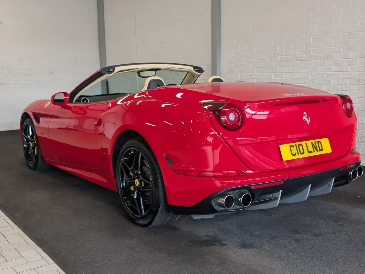 Used Ferrari California 560 HP (411 kW) 2015 Red Cabriolet
