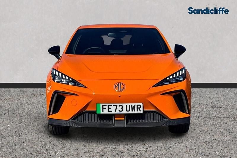 Begagnad MG MG4 EV Trophy 150 kW (204 HK) 2023 Orange Halvkombi