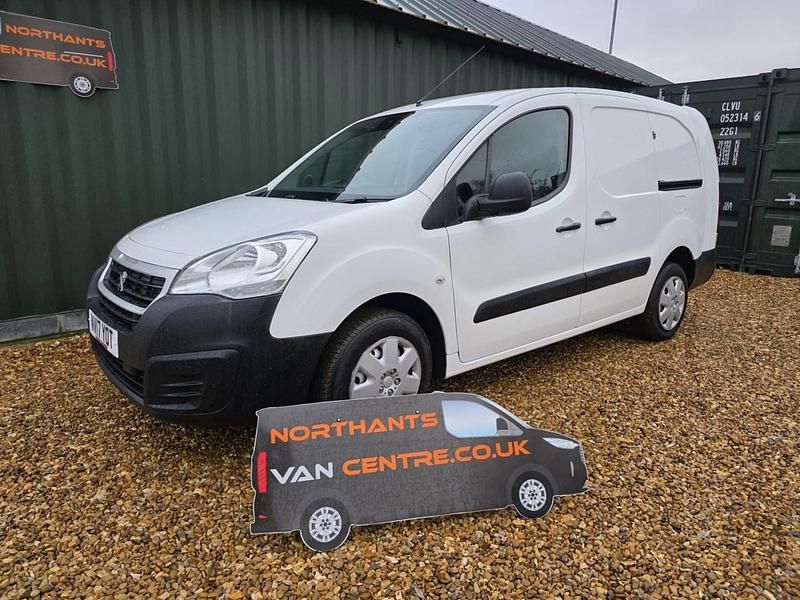 White Used 2017 Peugeot Partner S MPV | £4,500 (Good price) - Image 1/4