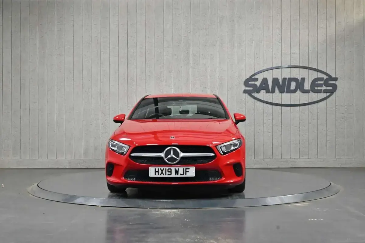 Used Mercedes A180 Executive 136 HP (100 kW) 2019 Red Hatchback