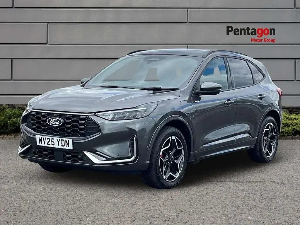 Usado Ford Kuga ST-Line X 239 HP (175 kW) 2025 Cinzento SUV