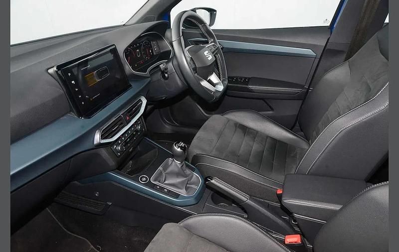 Used Seat Arona Xperience Lux 108 HP (79 kW) 2022 Blue SUV