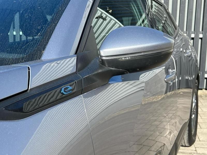 Second-hand Peugeot e-2008 Active Premium 100 kW (136 CP) 2022 Gri SUV