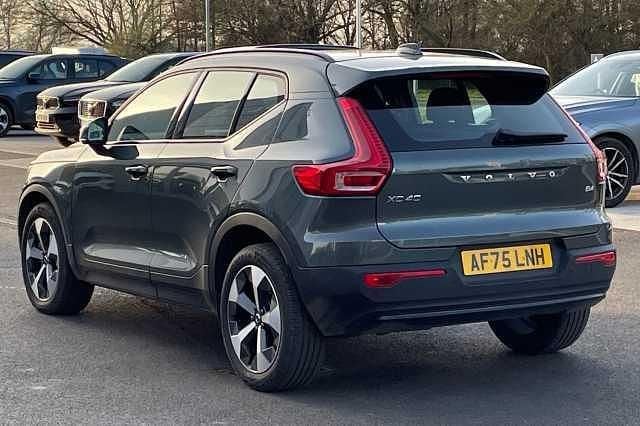 Used Volvo XC40 Plus 194 HP (142 kW) 2025 Green SUV