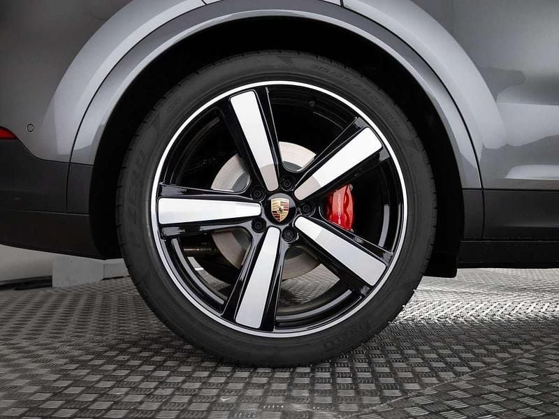 Used Porsche Cayenne S 468 HP (344 kW) 2025 Grey SUV