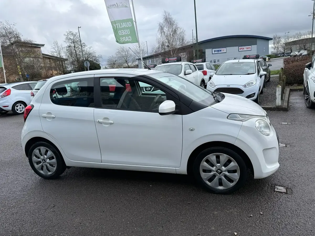 Used Citroën C1 Feel 68 HP (50 kW) 2015 White Hatchback