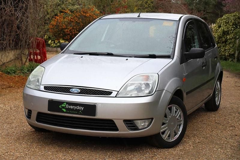 Used Ford Fiesta Ghia 80 HP (58 kW) 2003 Silver Hatchback
