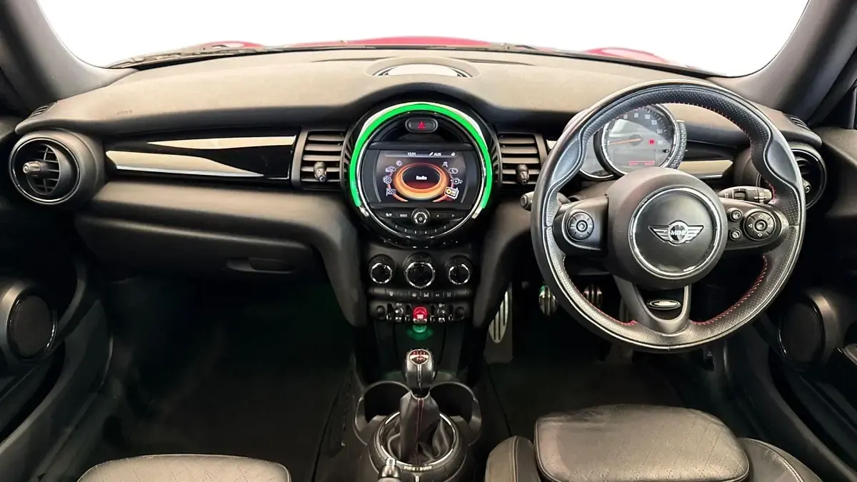 Gebraucht Mini Cooper Hatch 134 PS (98 kW) 2016 Rot Kleinwagen