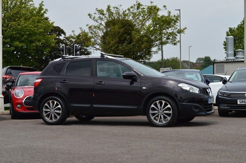 Nightshade black Used 2012 Nissan Qashqai Tekna SUV | £3,775 (Fair price) - Image 1/4