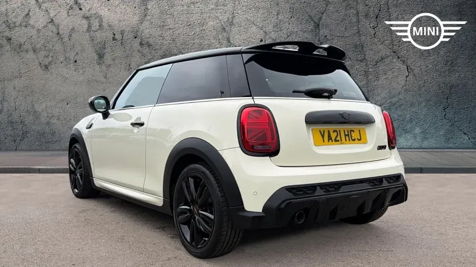 Begagnad Mini Cooper Hatch 134 HK (98 kW) 2021 Vit Halvkombi
