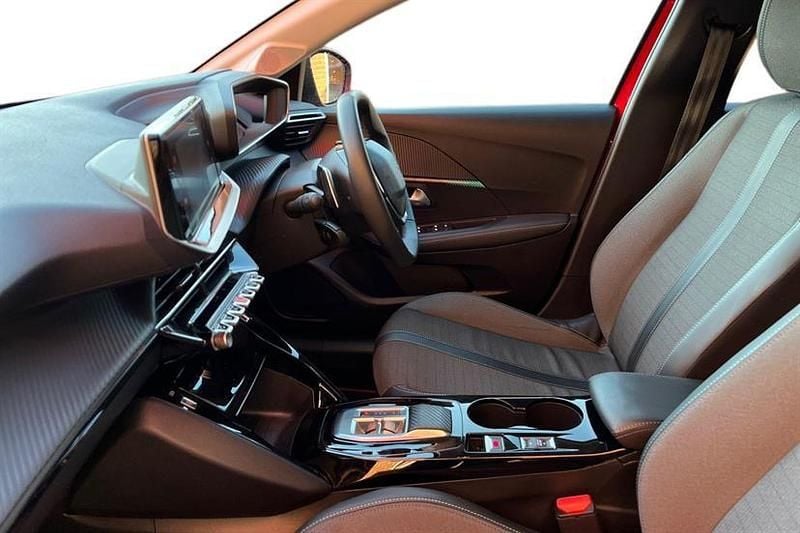 Używany Peugeot 208 Allure+ 101 KM (74 kW) 2023 Czerwony Hatchback
