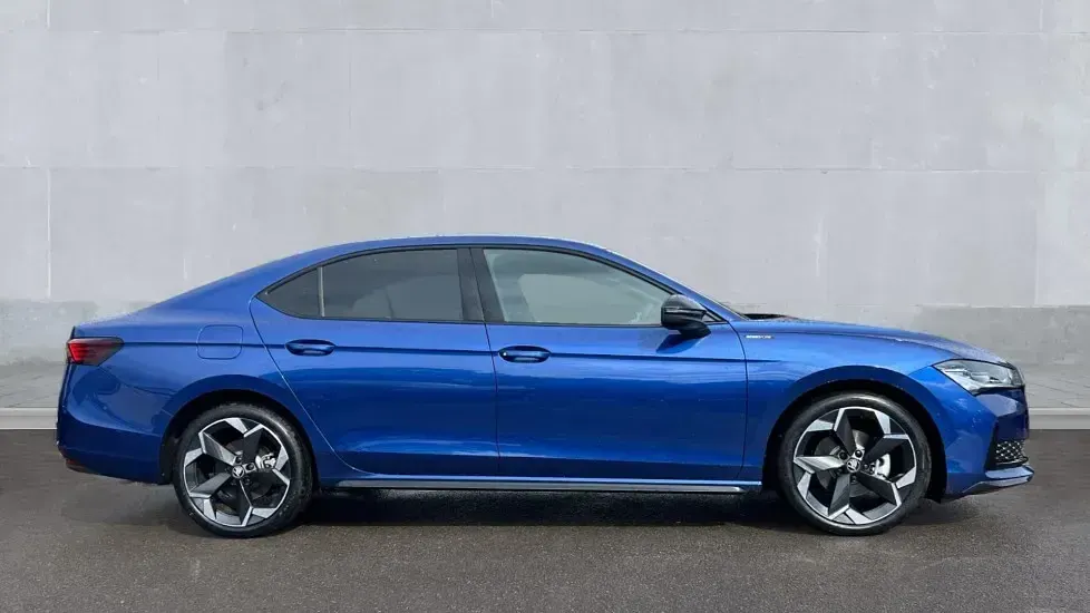 Used Skoda Superb SportLine 150 HP (110 kW) 2026 Cobalt blue metallic Hatchback
