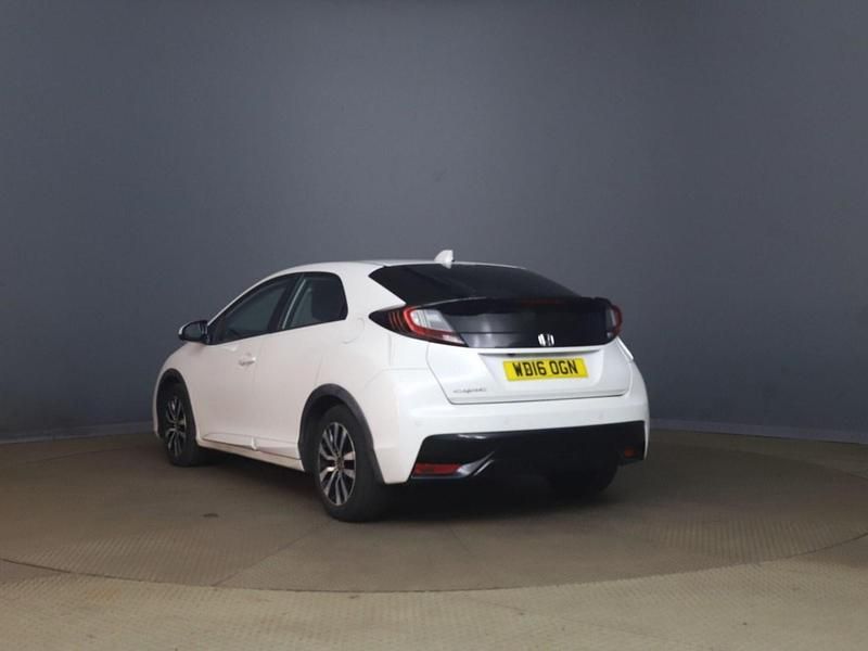 Used Honda Civic SE Plus 2016 White Hatchback