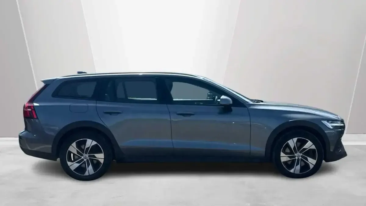 Used Volvo V60 CC 188 HP (138 kW) 2019 Estate