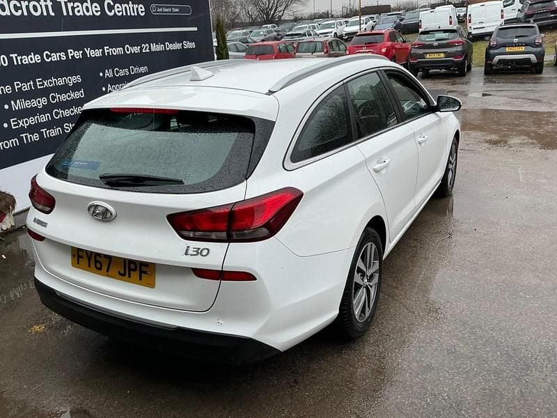 Used Hyundai i30 SE 140 HP (102 kW) 2017 White Estate