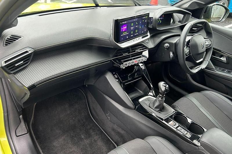 Used Peugeot 208 GT 99 HP (72 kW) 2024 Yellow Hatchback