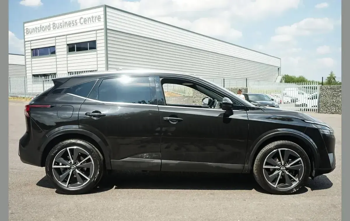 Used Nissan Qashqai Tekna 155 HP (114 kW) 2022 Black SUV