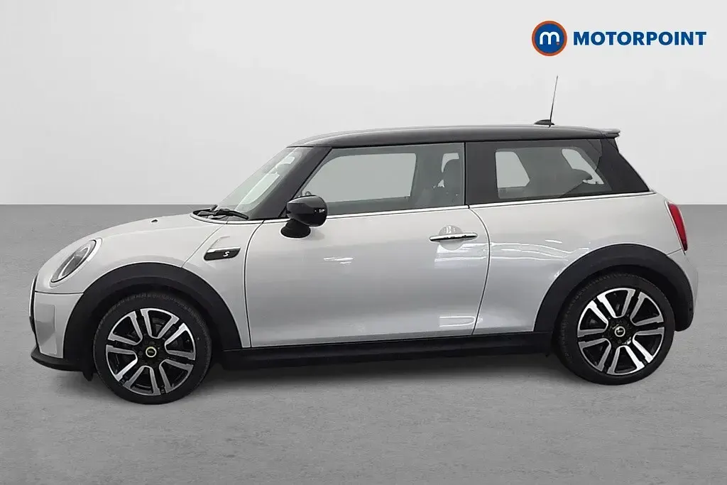 Begagnad Mini Cooper S Hatch 135 kW (184 HK) 2021 Silver Halvkombi