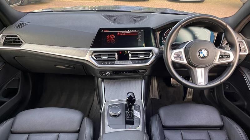 Used BMW 318 M Sport 154 HP (113 kW) 2022 Blue Estate