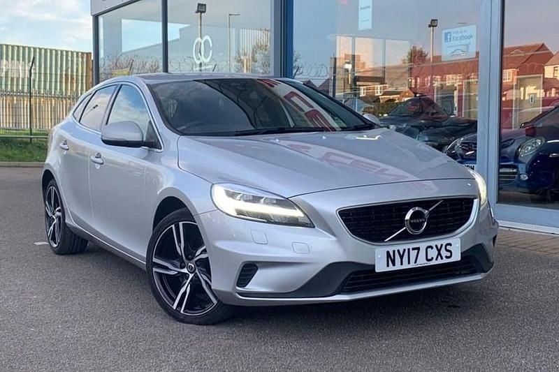 Used Volvo V40 R-Design Pro 122 HP (89 kW) 2017 Silver Hatchback