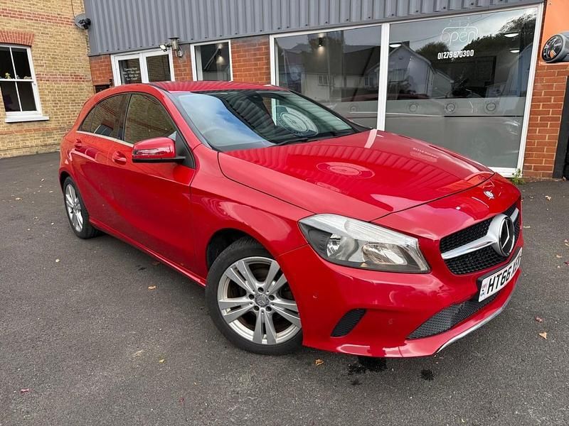 Used Mercedes A180 Executive 109 HP (80 kW) 2016 Red Hatchback