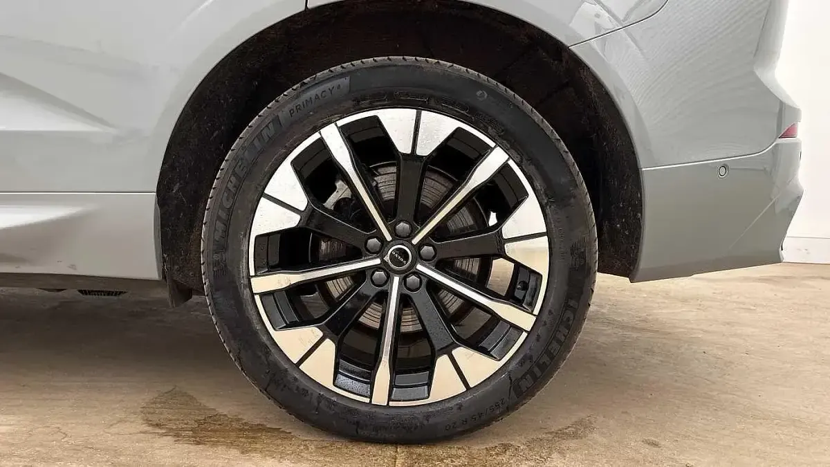 Used Volvo XC60 Plus 247 HP (181 kW) 2025 Grey SUV