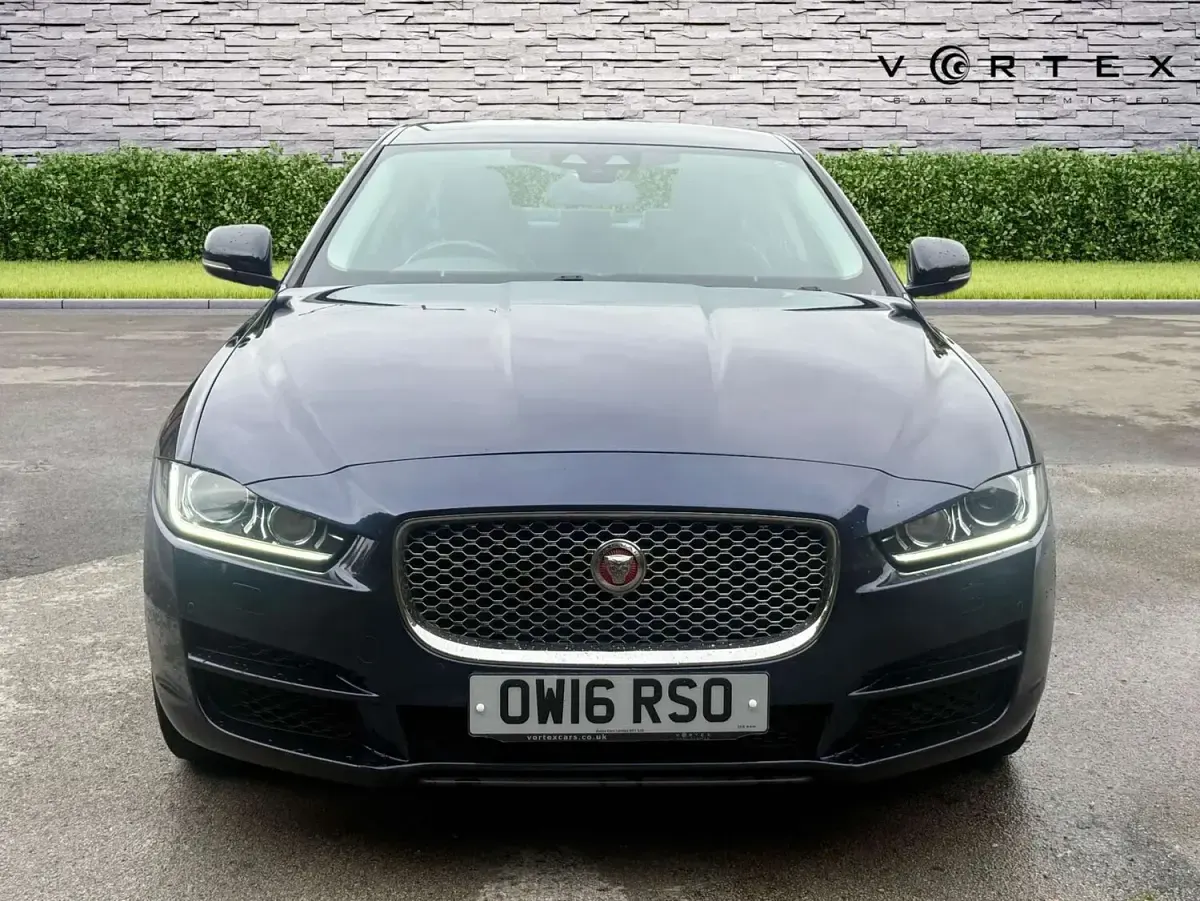 Used Jaguar XE Portfolio 180 HP (132 kW) 2016 Blue Sedan