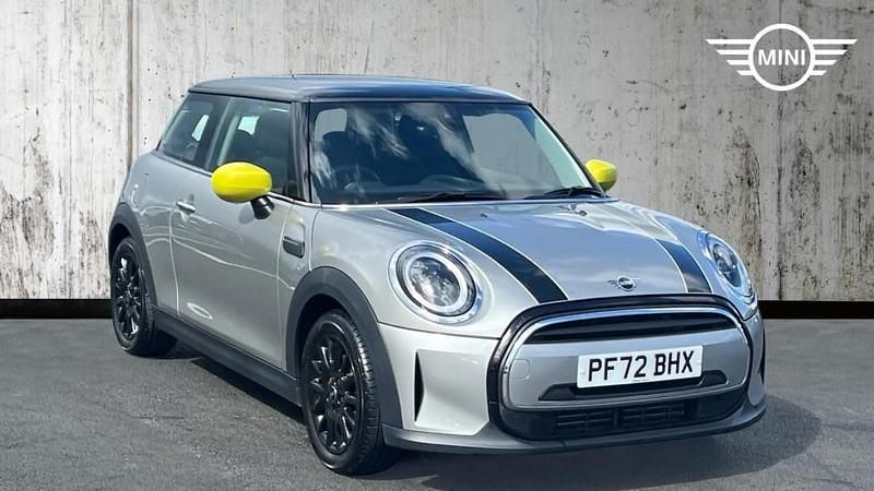 Usado Mini Cooper Classic 134 HP (98 kW) 2022 Prateado Citadino