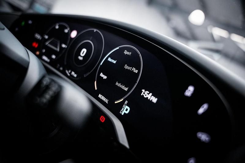 Usado Porsche Taycan Performance Package 389 kW (530 HP) 2022 Azul Sedan