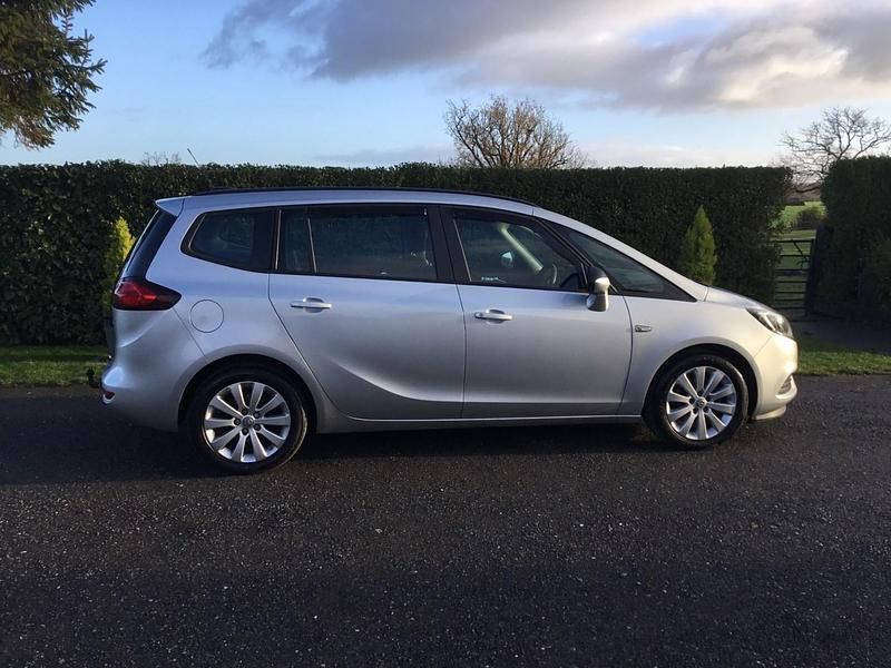 Silver Used 2017 Vauxhall Zafira Design Edition MPV | £5,495 (Fair price) - Image 1/4
