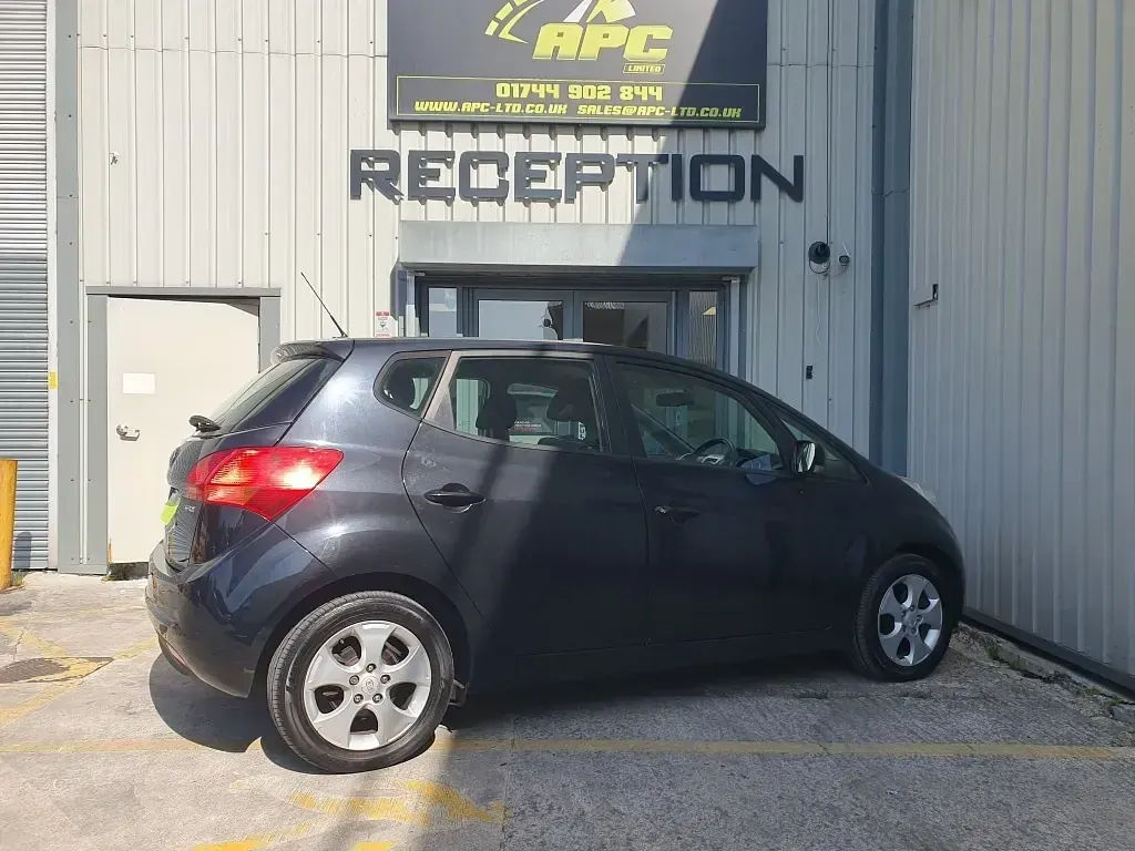 Used Kia Venga 89 HP (65 kW) 2014 Black Hatchback