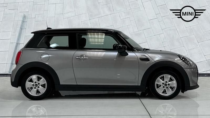 Używany Mini Cooper Classic 136 KM (100 kW) 2023 Srebrny Hatchback