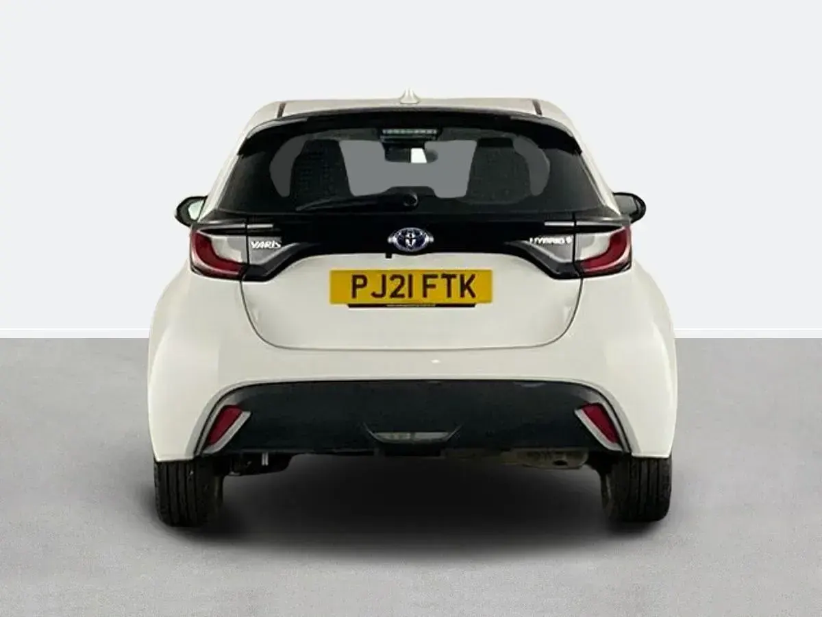 Used Toyota Yaris 116 HP (85 kW) 2021 White Hatchback