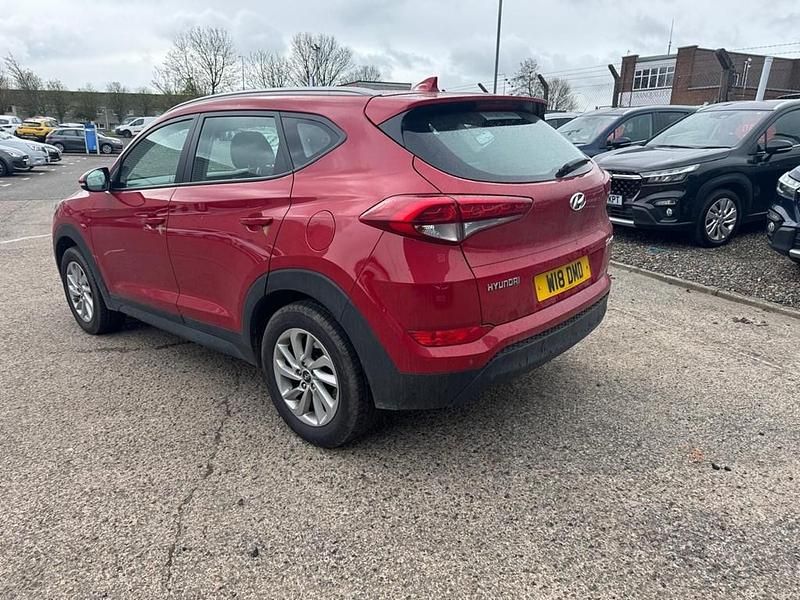 Used Hyundai Tucson SE 132 HP (97 kW) 2018 Red SUV