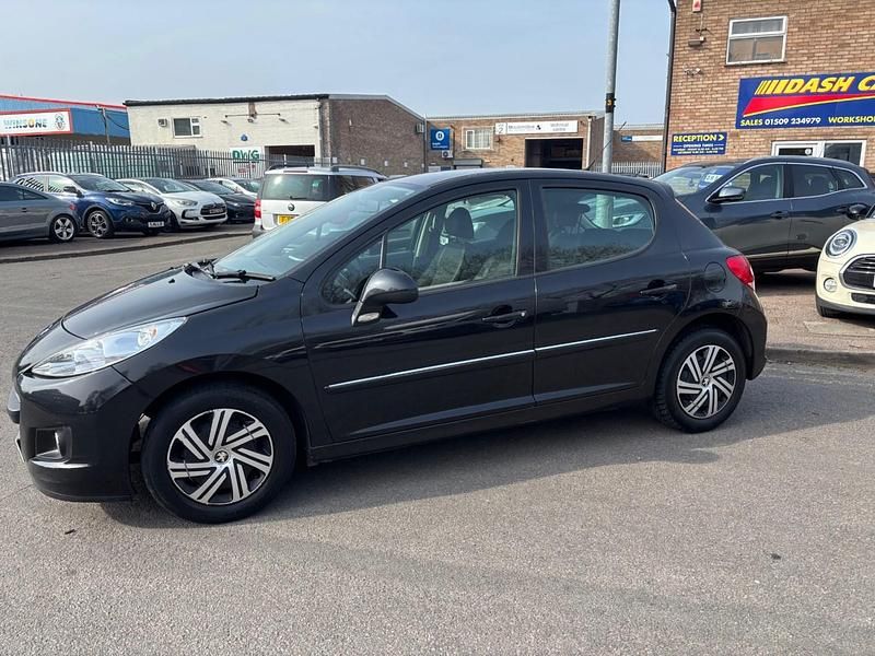 Second-hand Peugeot 207 Active 2012 Negru Hatchback