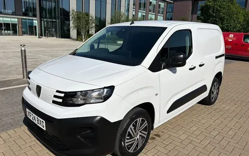 Gebraucht Peugeot Partner 102 PS (75 kW) 2025 Van / Kleinbus